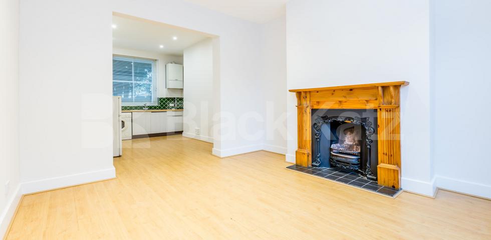 			SPACIOUS - GARDEN FLAT!, 1 Bedroom, 1 bath, 1 reception Flat			 Axminster Road, HOLLOWAY